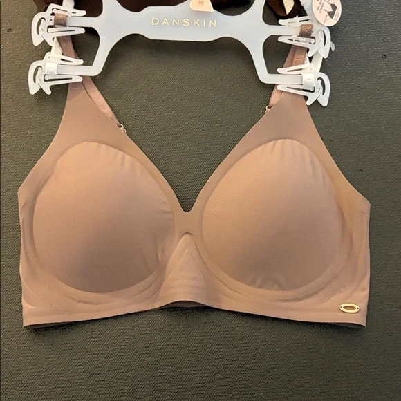 NWT 3-Pk Danskin Gel Bonded Wireless Lounge Bras - Sz. M